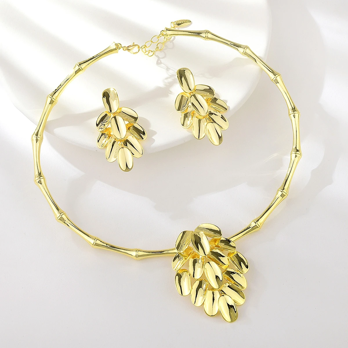 

Viennois African Jewelry Sets for Women Gold Leaves Choker Necklace and Earrings Costume Dubai Indian Jewelry Set Party Gifts