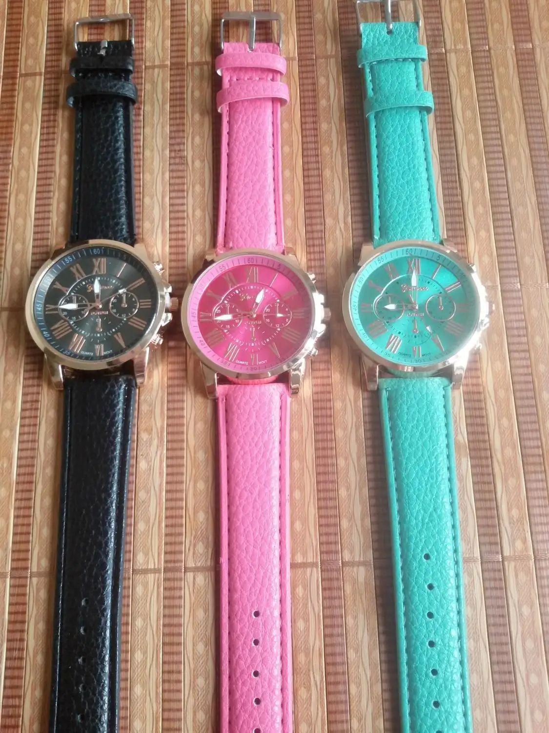 

Foloy women watch Luxury fashion casual Geneva Roman Numerals Faux Leather Analog Quartz Female Watches