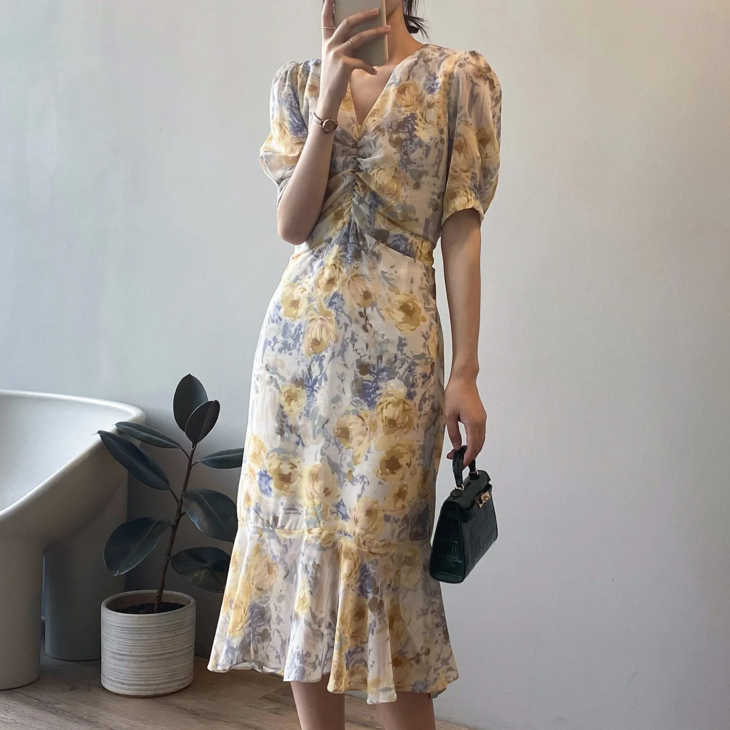 

Fashion V-Neck Puff Sleeves Dress Summer French Retro Folding Flower Dress for Lady Boho Beach Party Dresses Cheongsam Dress