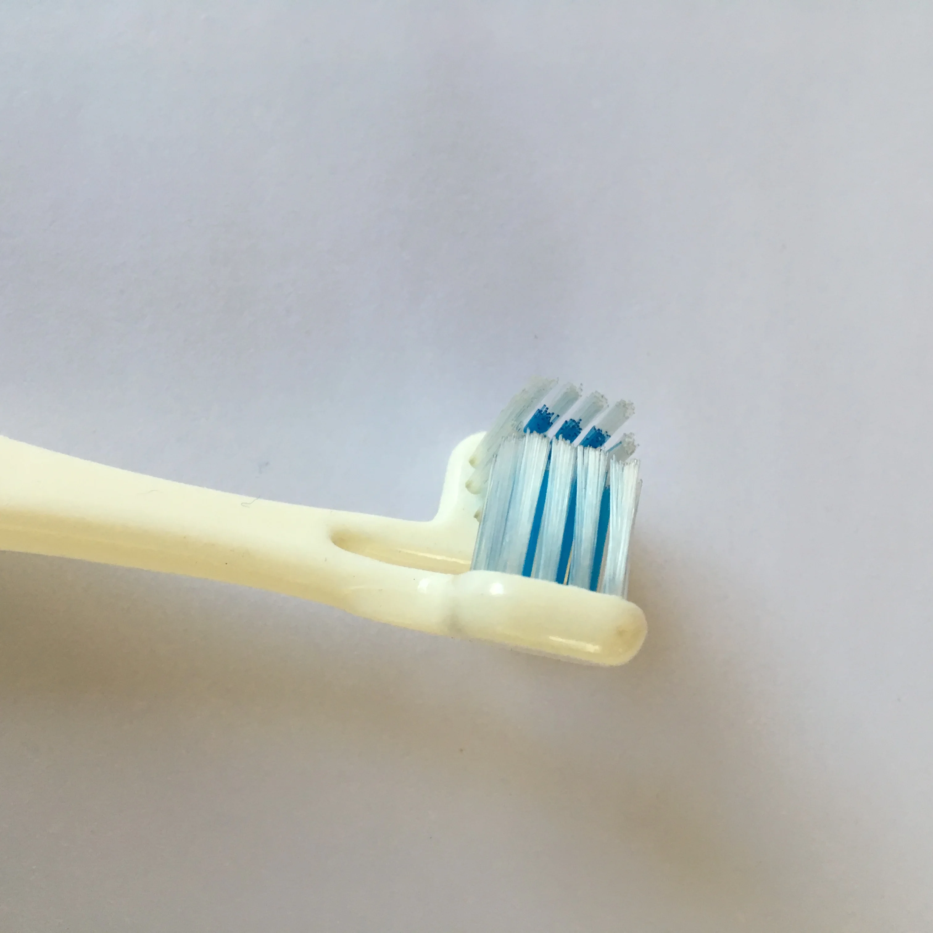 Зубная щетка с двойной головкой мягкая нейлоновая щетина пластиковая длинная