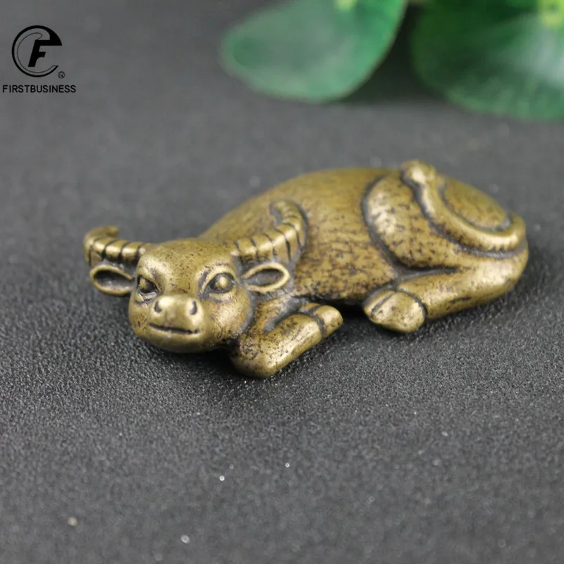 

Антикварные медные фигурки быков, миниатюрные настольные чайные украшения для домашних животных, статуэтка животных из чистой латуни, укра...