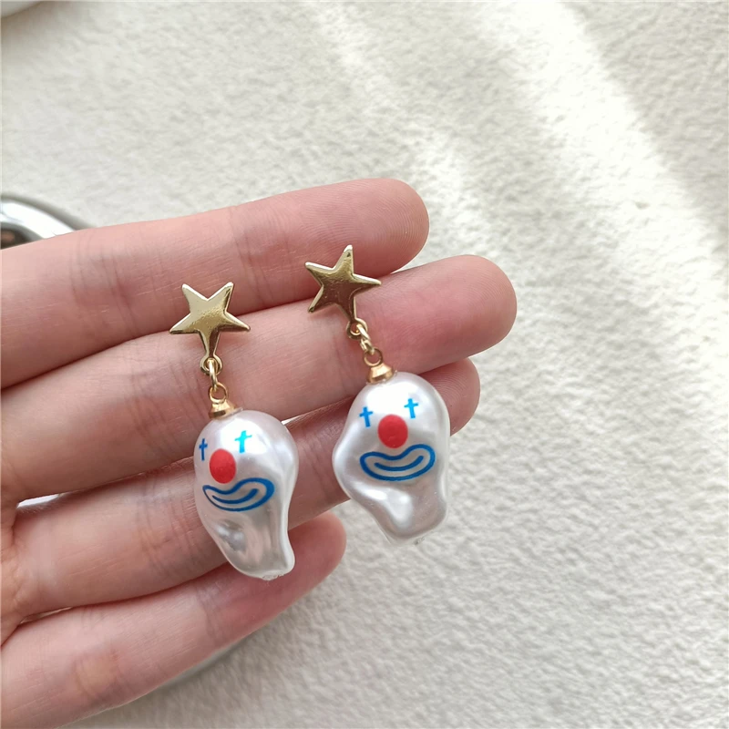 

Linmouge Fun Baroque Pearl Earrings For Women Clown Funny Irregular Pattern Creative Geometric Pendant Female Jewelry EF259