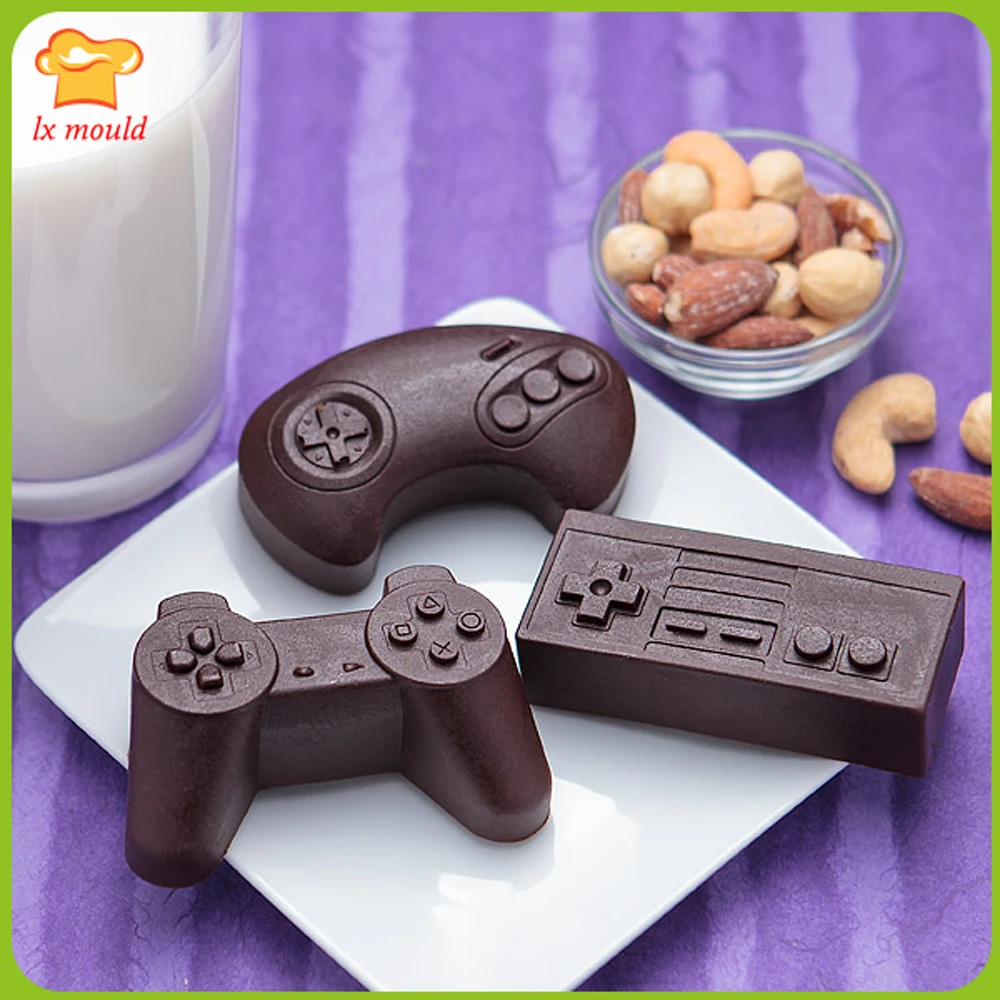 

7.5CM CONTROLLER GAME CONTROLLER SILICONE MOULD FOR CAKE TOPPERS, CLAY ETC