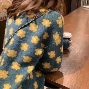 

Big size soft and sweet thin sweater for women's loose fit and retro dress