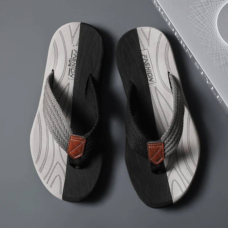 

New Massage Flip-flops Summer Men Slippers Beach Sandals Comfortable Men Casual Shoes Fashion Men Flip Flops Hot Sell Footwear