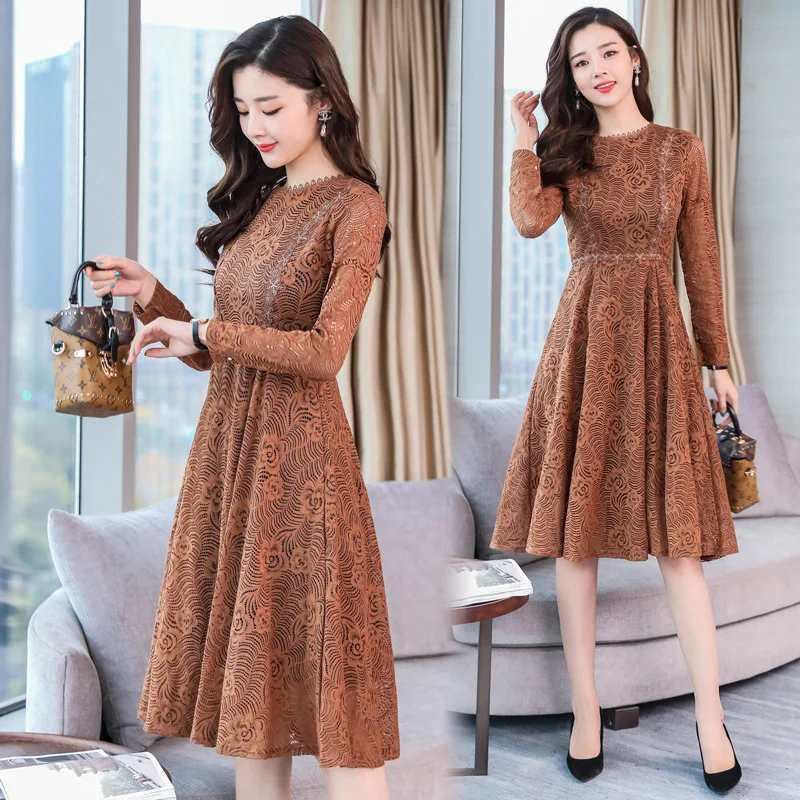 Элегантное кружевное платье весеннее винтажное красное с цветочной вышивкой