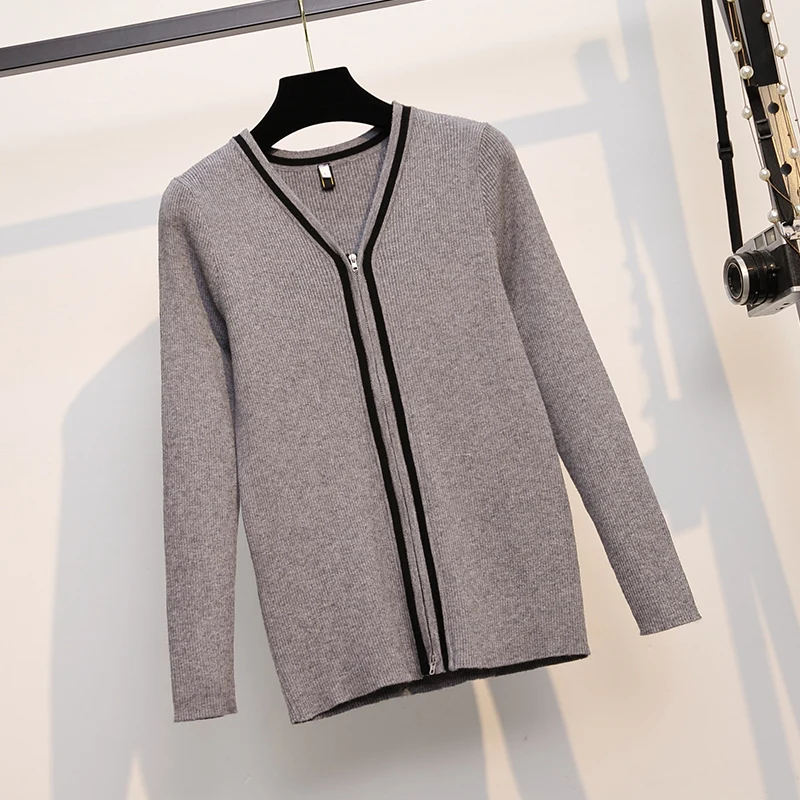 Свитер женский шерстяной свободного покроя с V-образным вырезом и длинным