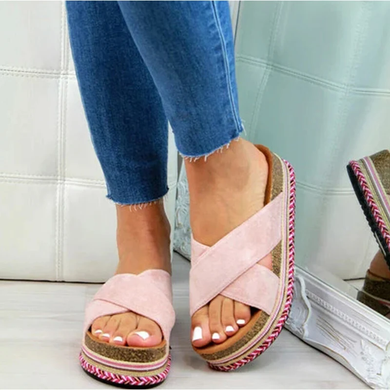 Женские шлепанцы на плоской платформе удобные Женская модная пляжная обувь
