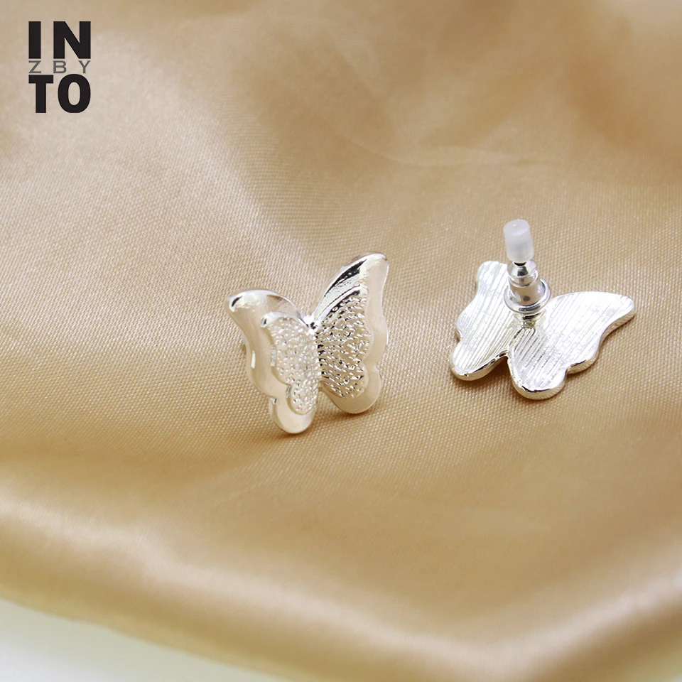 Женские серьги-гвоздики серебристого цвета с бабочкой | Украшения и аксессуары