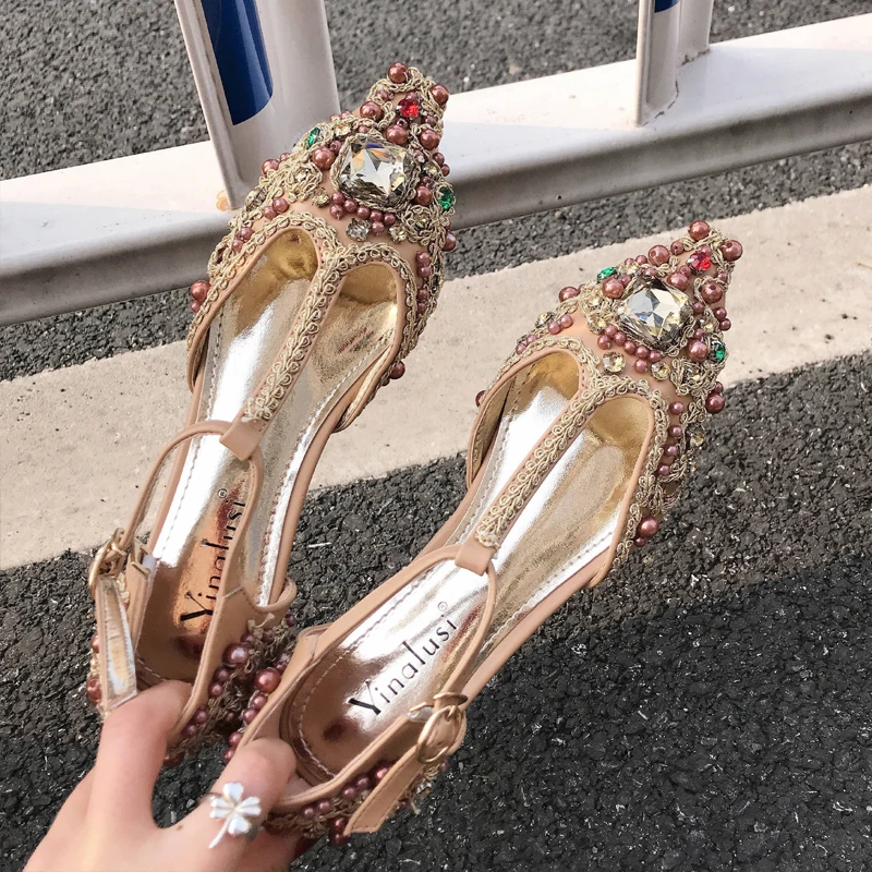 

Pointed pepper beads handmade rhinestone embroidered shoes flat bottom low heel Chinese wind T buckle with net red shoes women
