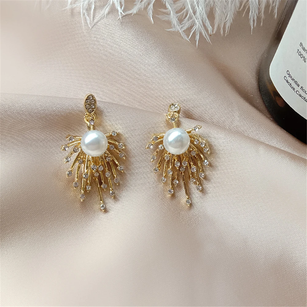 

NEW Fashion Pearl Earring Femininity Contracted Stud Earrings Jewelry Accessories
