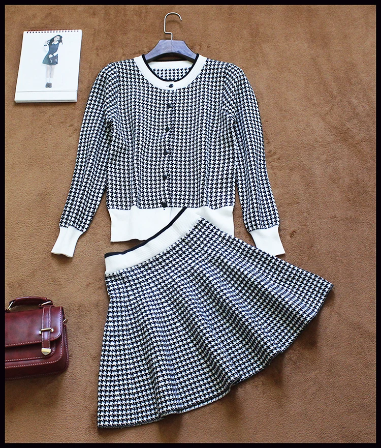 Женский трикотажный клетчатый костюм комплект из двух предметов облегающий