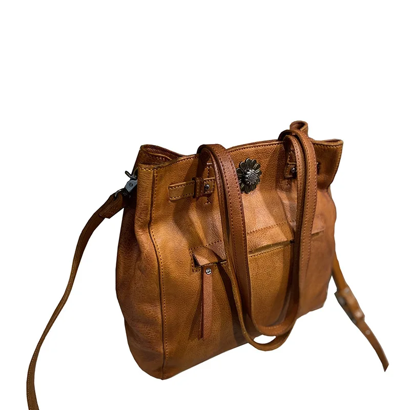 

2020 summer early autumn, simple style Retro handmade bag messenger bag casual soft leather one shoulder portable female bag