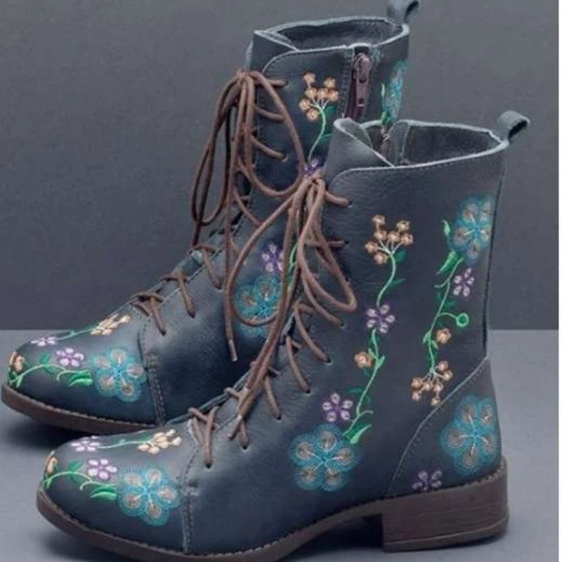 

2021 New Women Fashion Pu Embroidery Decor Lace Up Square Heel Thick Bottom Round Head Casual Women Boots Are on Sale 5KE357