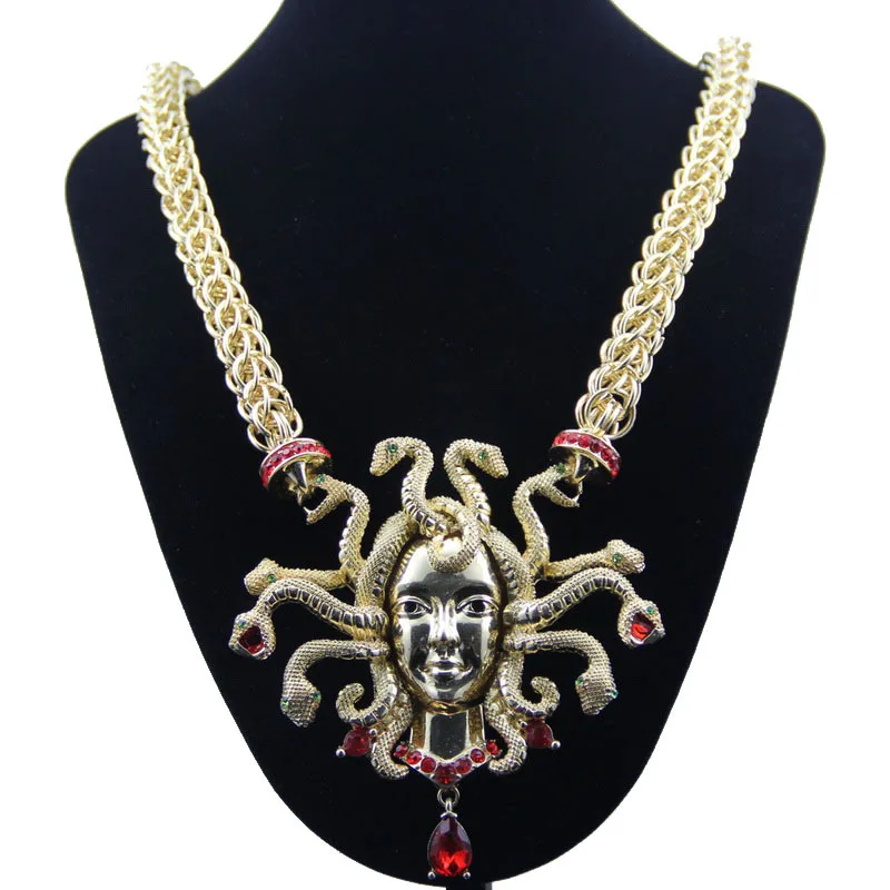 

European and American fashion brand diamond retro personality Nine snake head necklace female clavicle chain necklace goth