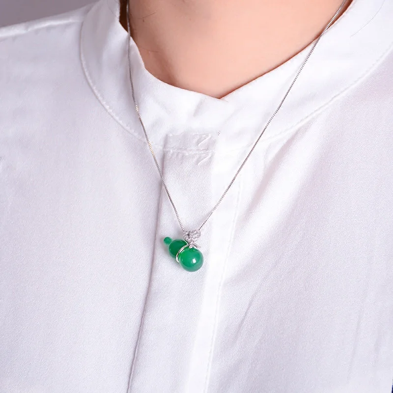 

Natural Green Agate Inlaid with S925 Silver Gourd Pendant Necklace Jewelry Fine Jewelry Agate Crystal Pendant Christmas Gift