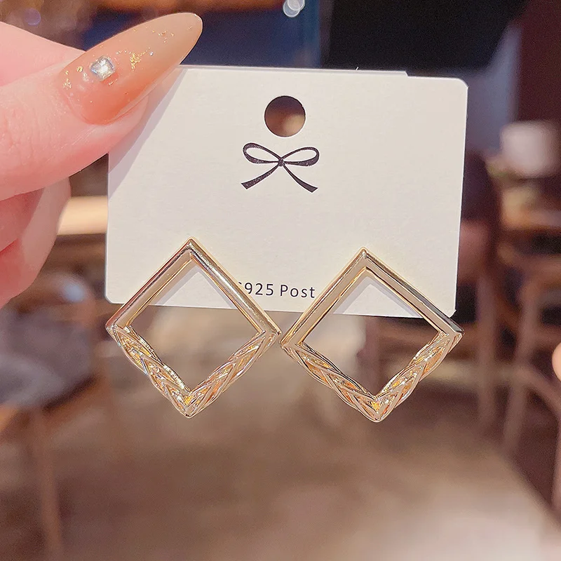 

Ins Fashion Korean New Geometric Earrings S925 Silver Needle Small, Simple And Fashionable Earrings Hot Same Earrings