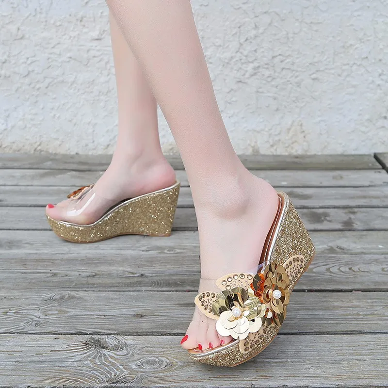 

2022 Summer new style rhinestone sequins flowers transparent thick-bottomed sponge cake word wedge sandals and slippers