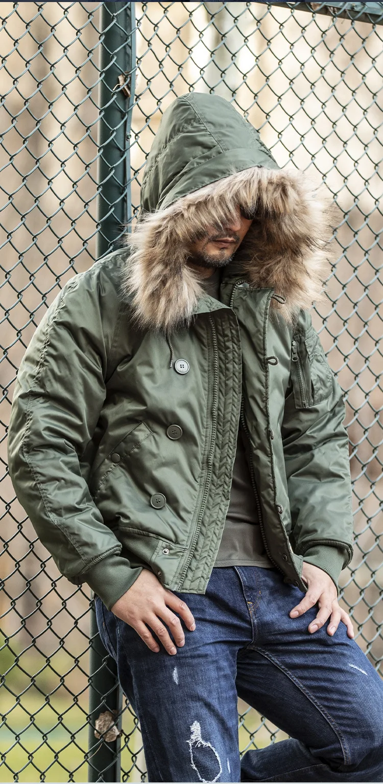 Куртка-бомбер в стиле милитари зимняя