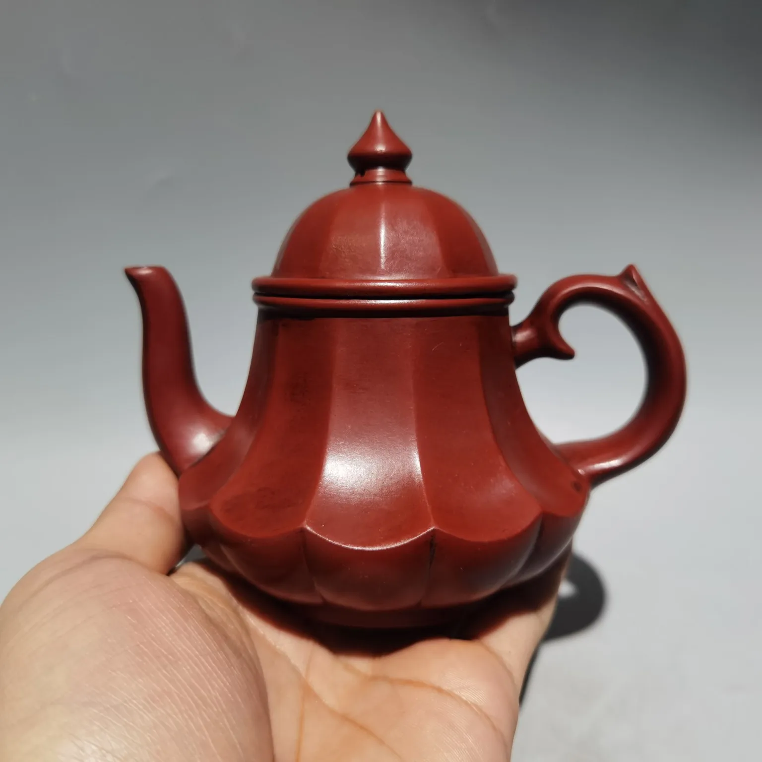 

Фарфоровая посуда Yixing Zisha 5 дюймов, ручная резная фляжка с низким уровнем бедер, семейная НЕОБРАБОТАННАЯ руда, чайник из красной глины, принадлежности для чая, офисные украшения