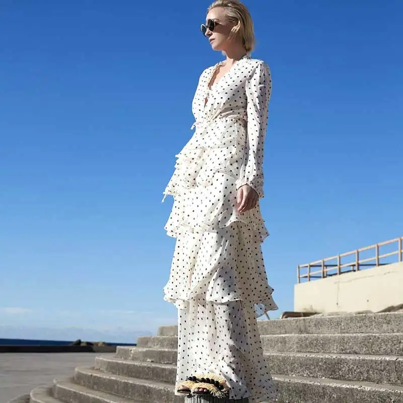 Женское платье-макси с оборками и завязками в несколько рядов летнее платье