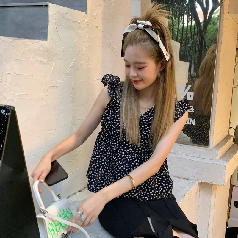 Женский жилет на бретелях с V-образным вырезом и оборками | Женская одежда