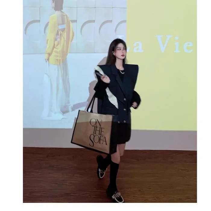 

Goddess Set Fried Street Internet Celebrity Same Style High-Grade Mid-Length Chain T-shirt + Lotus Edge Stitching Suit Vest