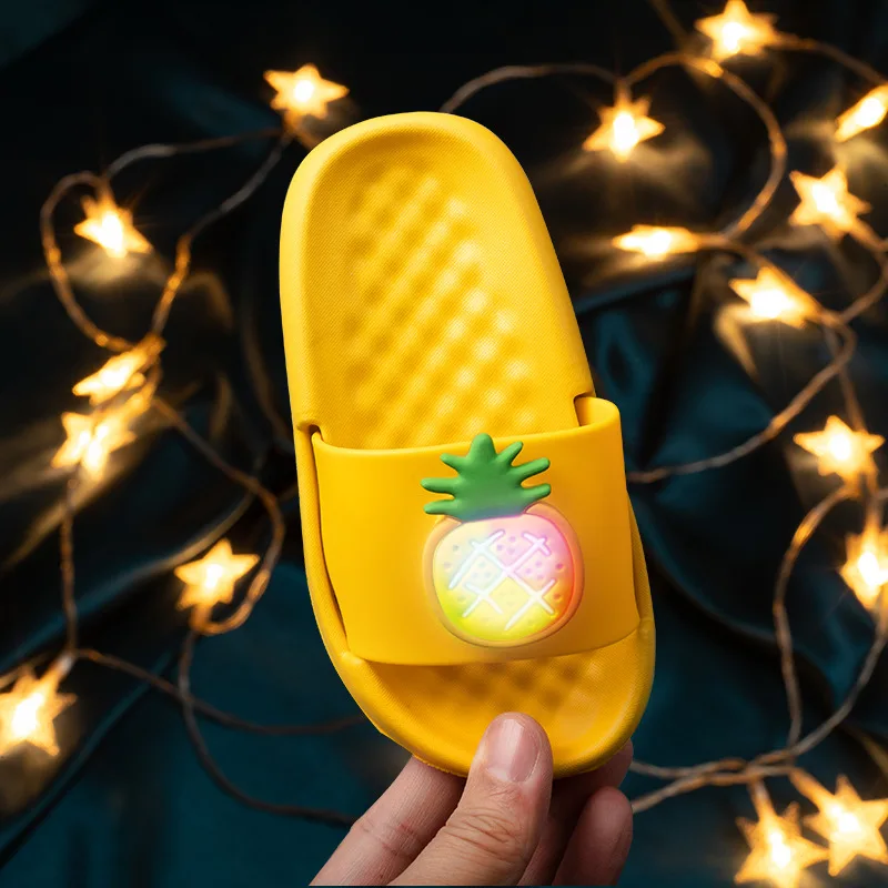 Детская одежда Летние пляжные сандалии для мальчиков и девочек светящиеся