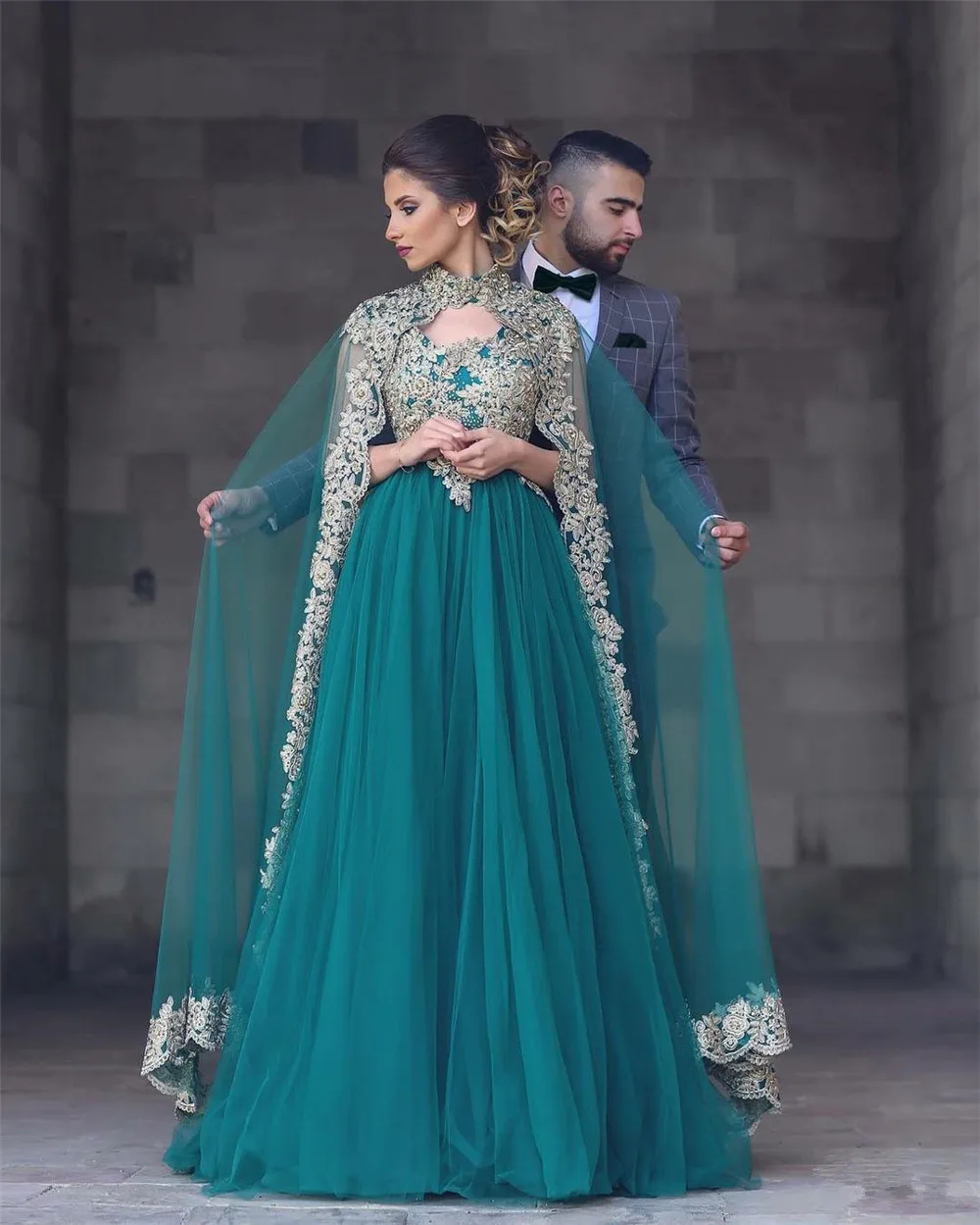 

2019 Elegant Robe Soiree Dubai Kaftan Dress Arabic Evening Gown with Cape Gold Applique Tulle Green Evening Dress long Abiye