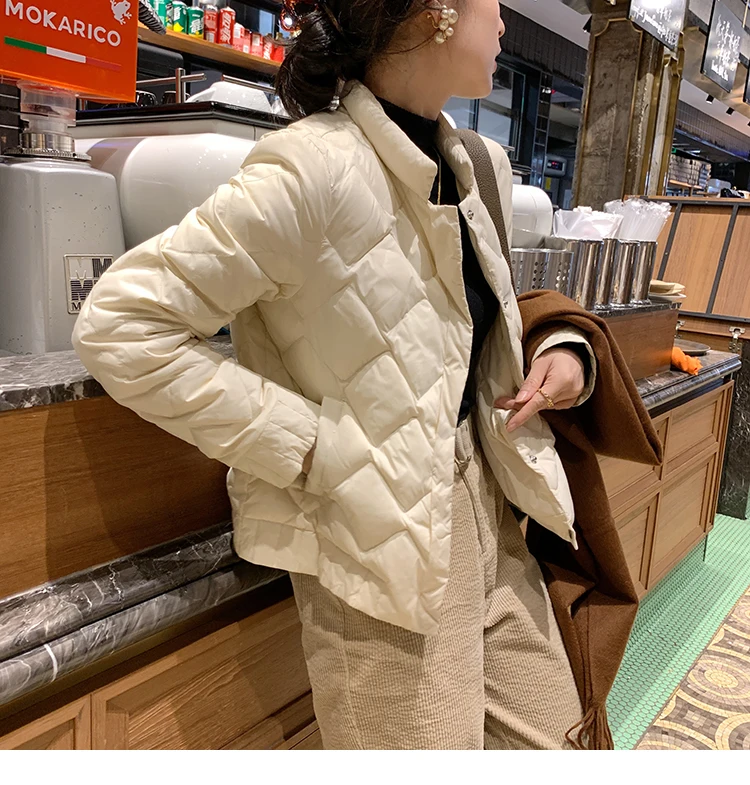 

Women Winter Down Coat Rhombus Pattern 90 White Duck High Street Down Jackets Lightweight Short Down Jacket Outwears