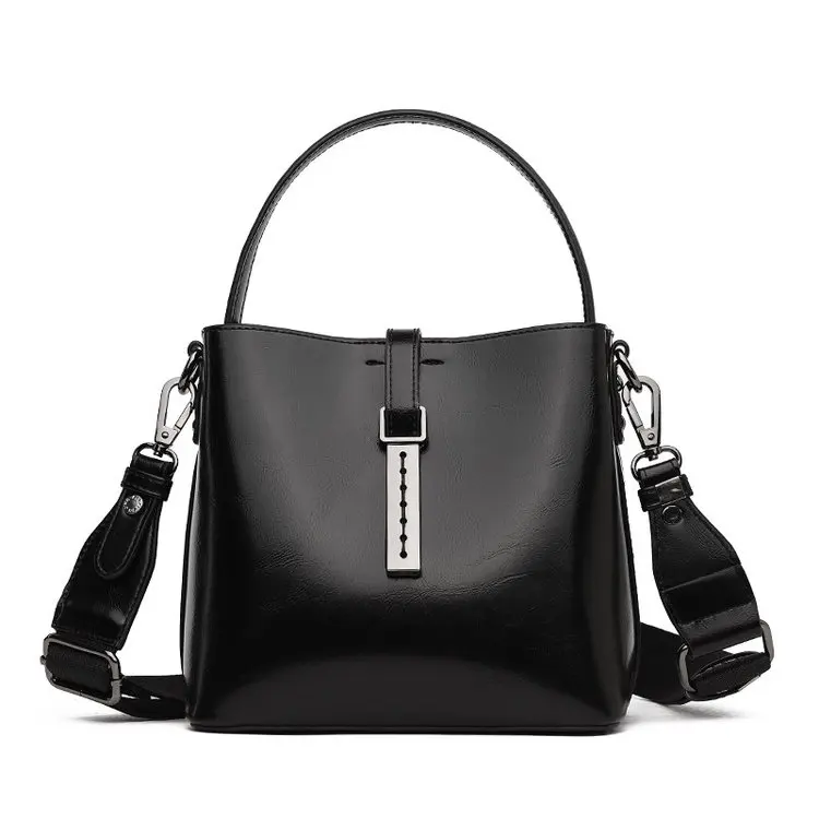 Повседневная сумка с широким ремешком дизайнерская женская на плечо роскошная