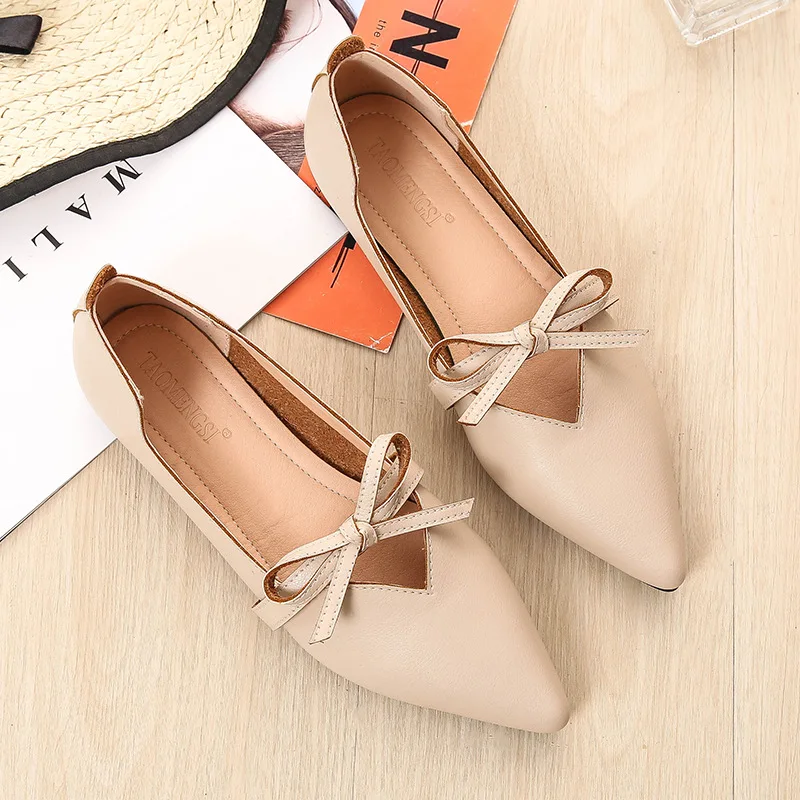 Женские осенние туфли на плоской подошве удобные тонкие с острым носком и