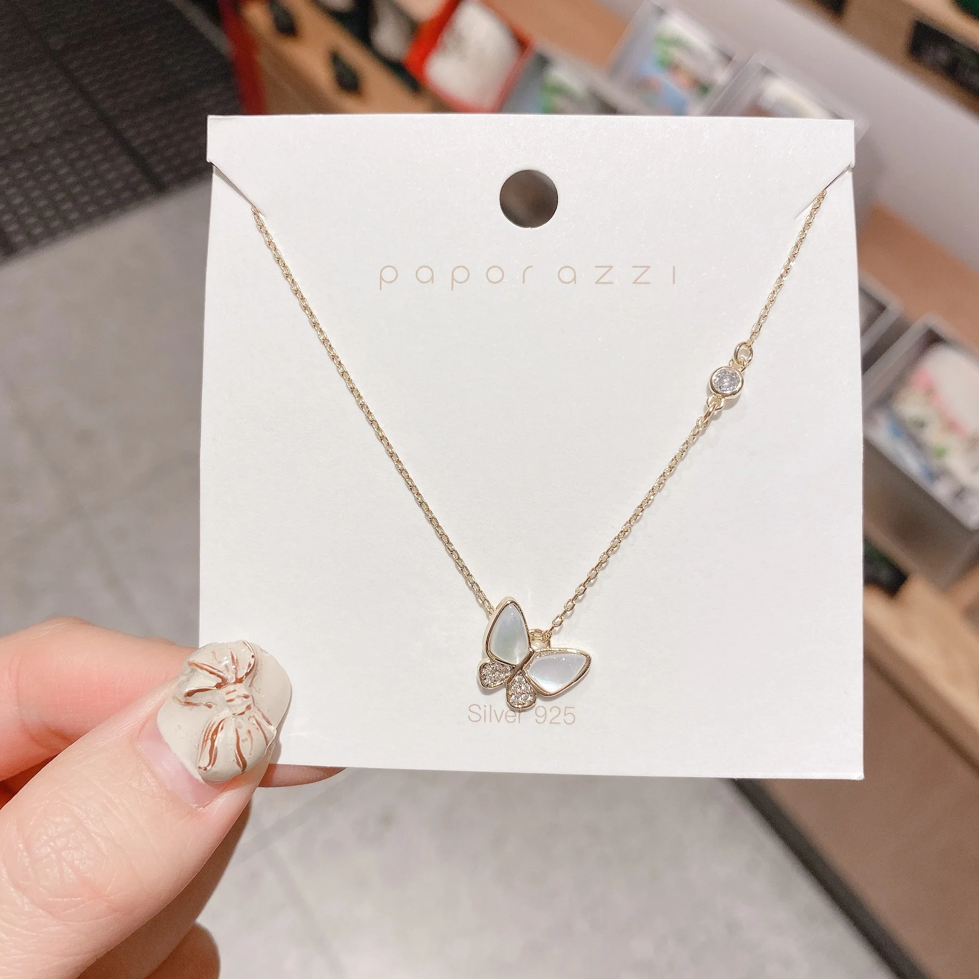 

Japanese and Korean Sweet Butterfly Necklace Trending Cute Girl Fashion Short Necklace Shell Micro Inlaid Zircon Sweater Chain