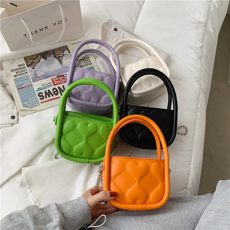 

Новинка 2021, модные сумки с принтом в форме сердца, Высококачественная сумка из искусственной кожи на цепочке через плечо, портативная мален...