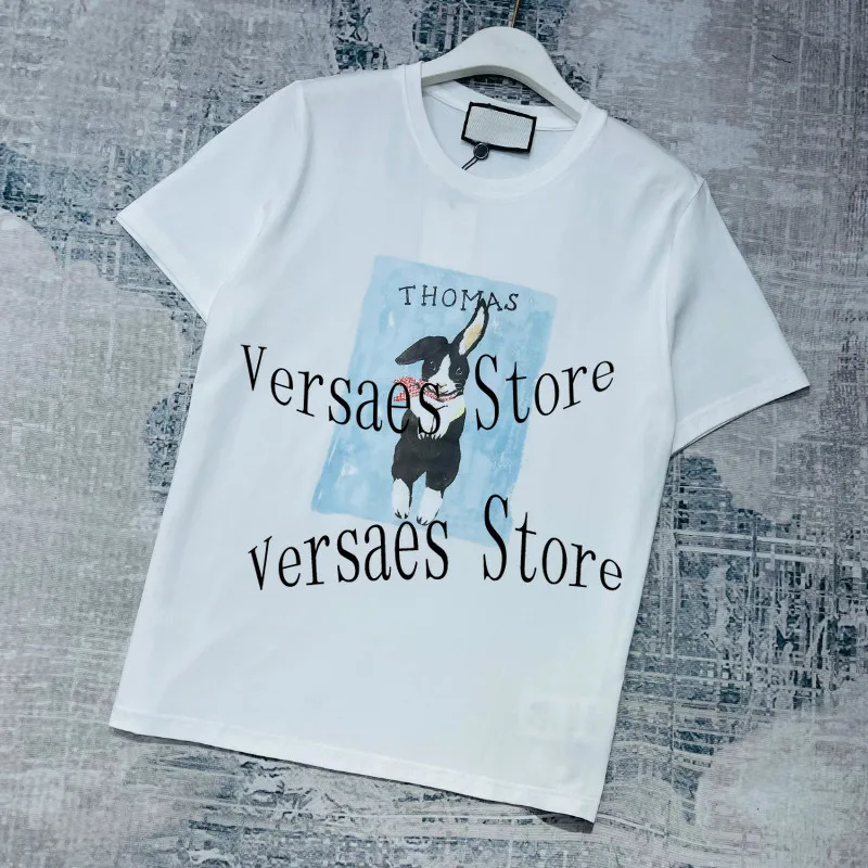 

Женская футболка с круглым вырезом и принтом букв