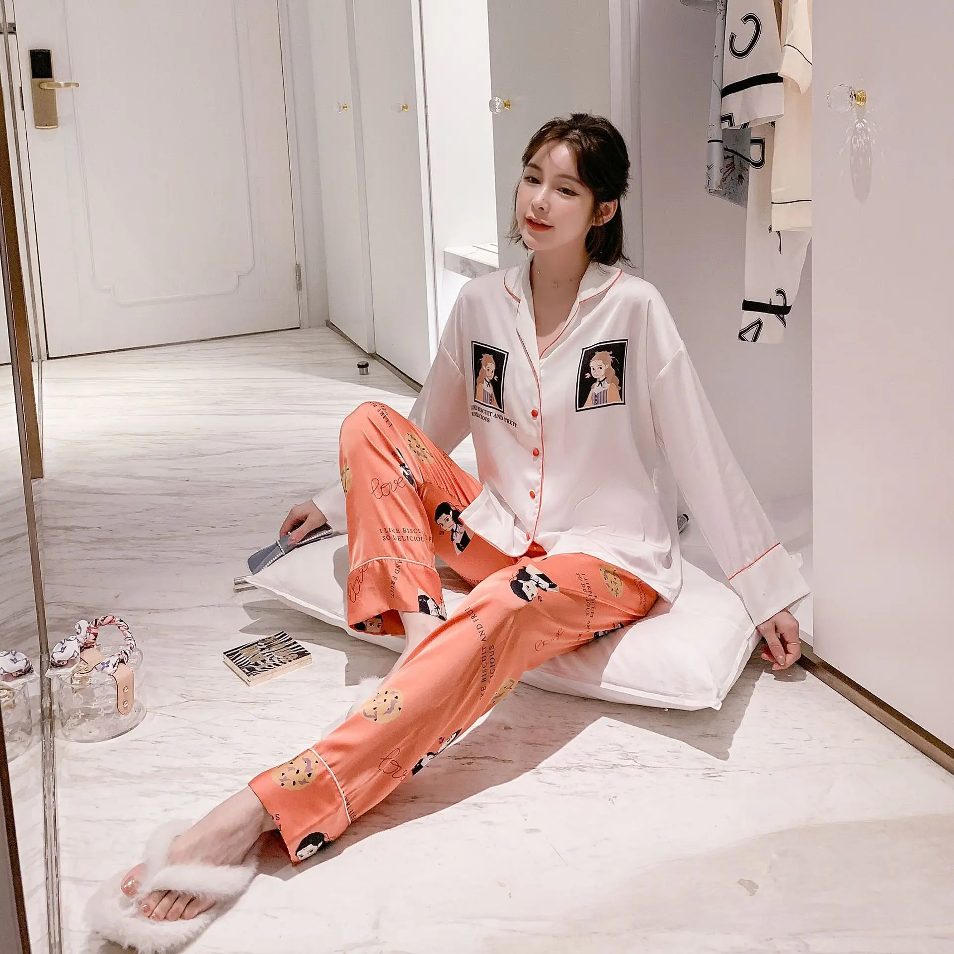 

The Spring And Autumn New Ice Silk Pajamas Ladies Long - Sleeved Trousers Suit Fashion Casual Home Wear