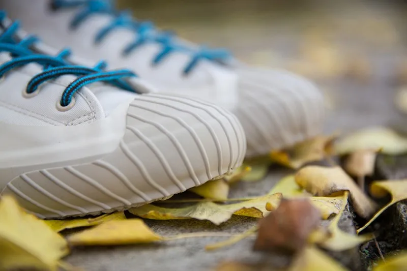 Повседневная винтажная парусиновая обувь для мужчин; удобная зимняя обувь для влюбленных; высокая обувь флэтс; кроссовки наивысшего качества; обувь ручной работы на шнуровке; Вулканизированная обувь
