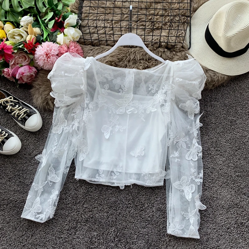 Блузка женская сетчатая с круглым вырезом рукавами-фонариками и вышивкой |