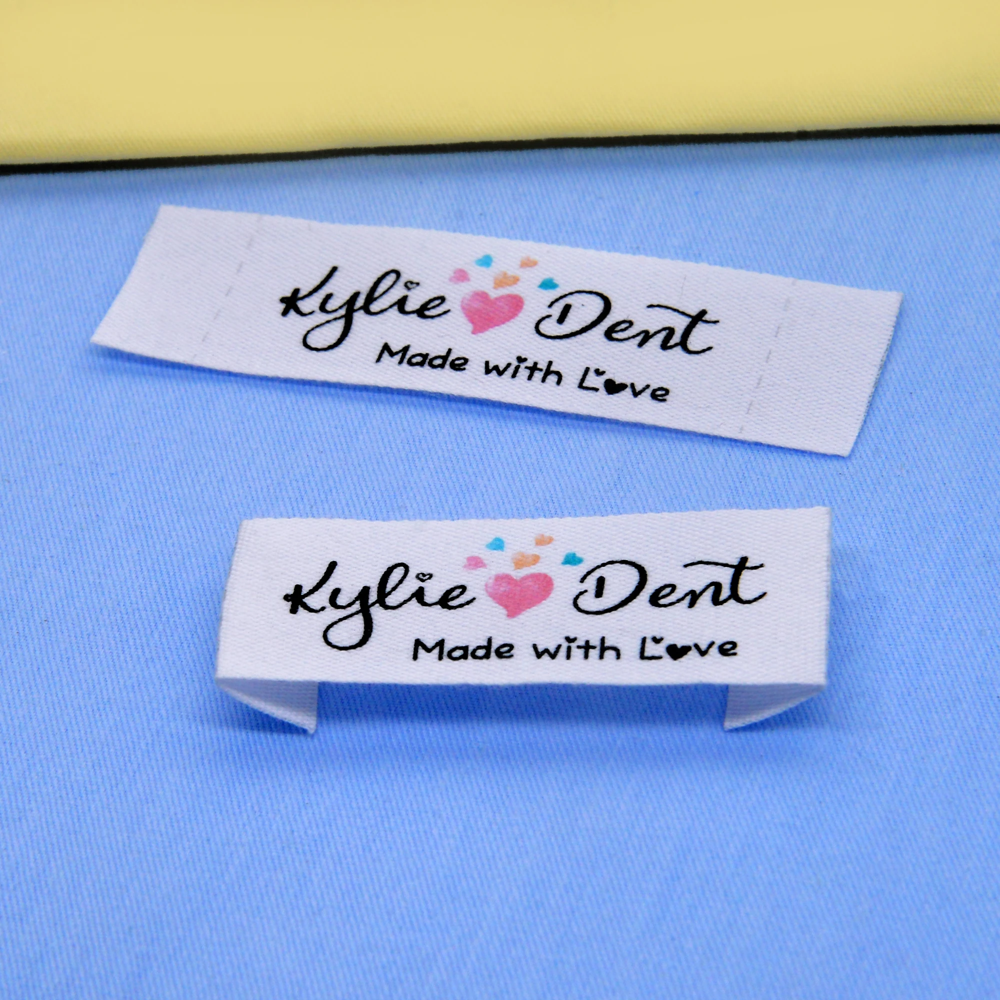 

Швейные этикетки/пользовательские брендовые этикетки, этикетки для одежды, швейная машина, ткань 100% хлопок, Пользовательский текст (FR069)