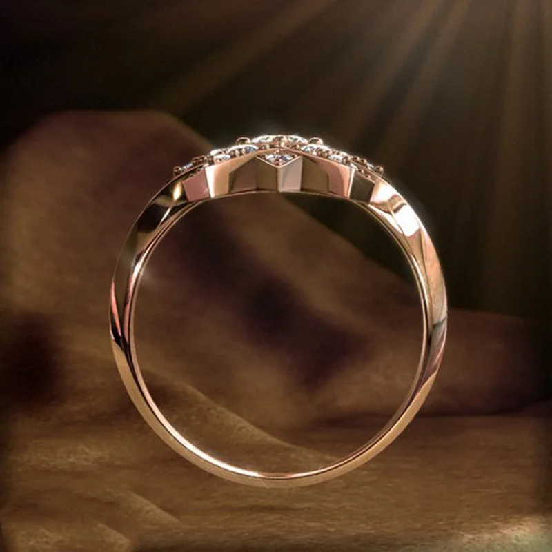 Кольцо женское из розового золота с фианитом и камнем | Украшения аксессуары