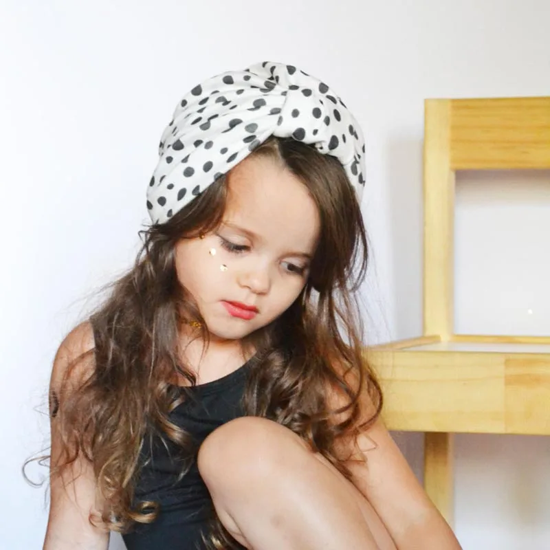 Модная хлопковая детская шапка в горошек с бантиком для маленьких девочек