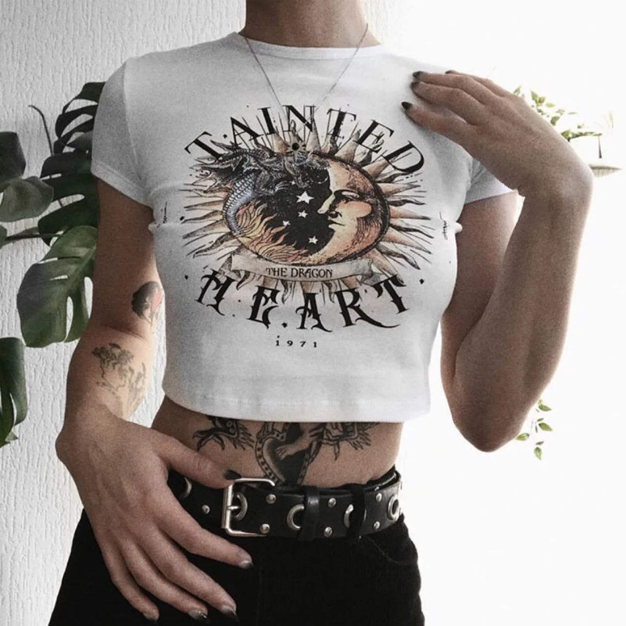 

2021 Summer Hot Outfits Women Casual Short Sleeve T-shirt Summer Personality Printing Exposed Navel Pullover Tops