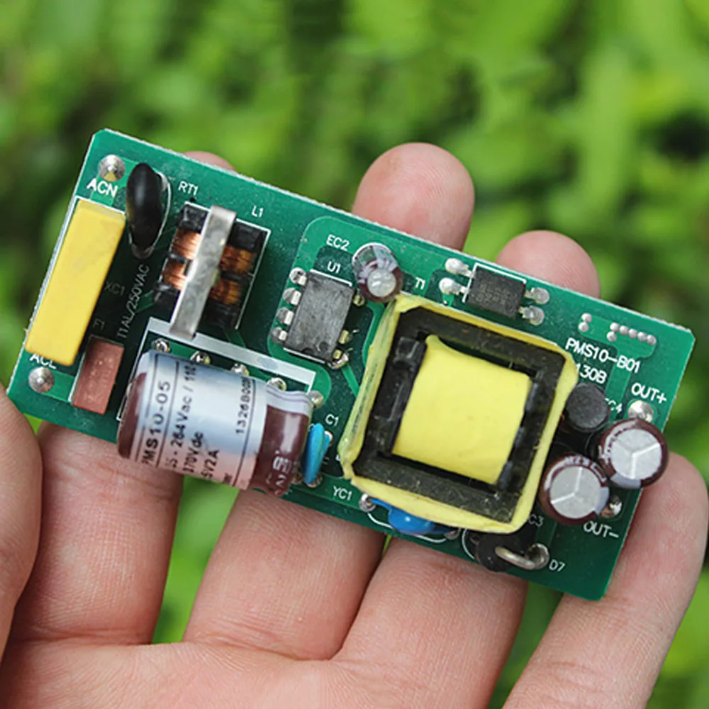 Понижающий регулятор напряжения с 5 в пост. Тока 2 а входом питания 110 В 220