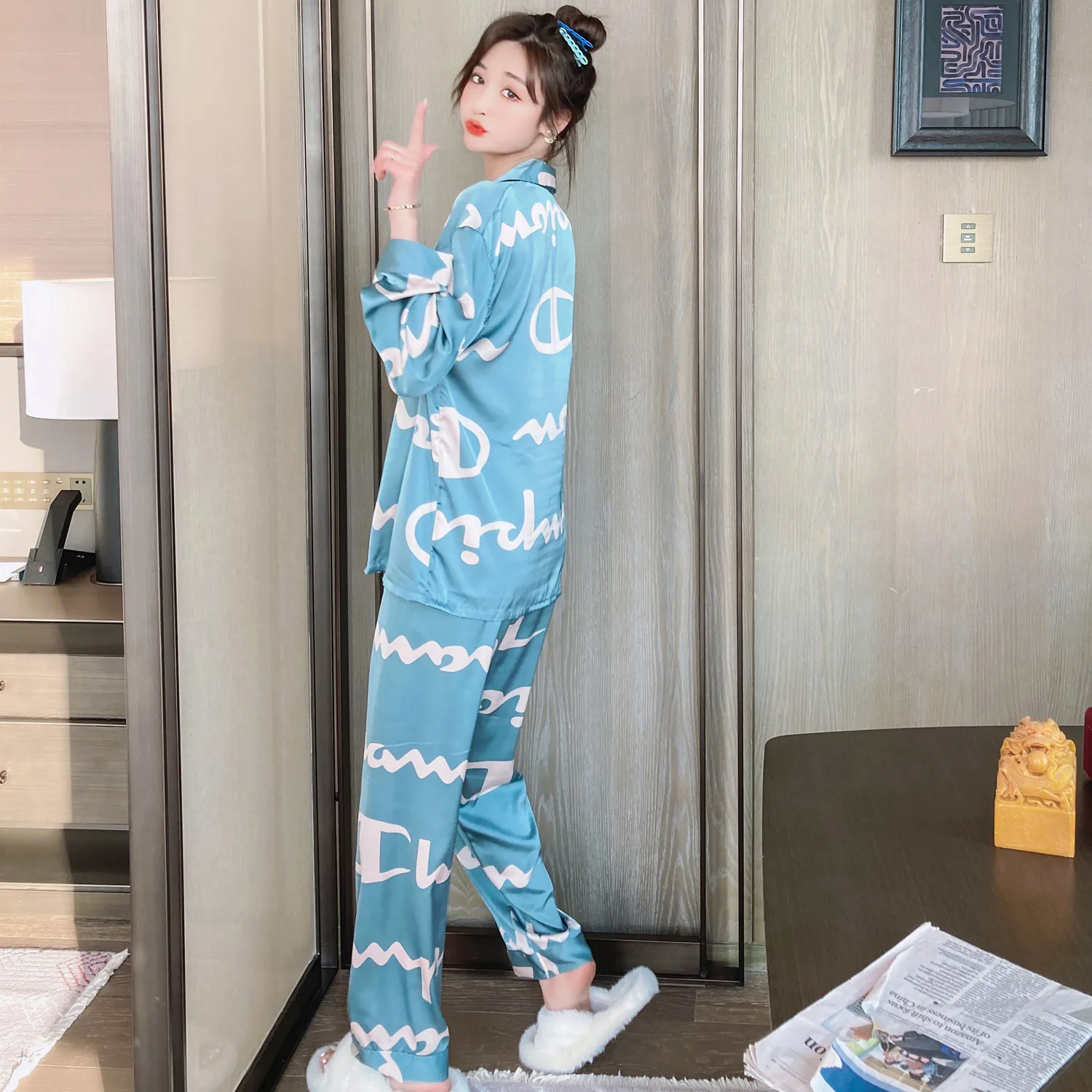 

Harajpee Women Pajamas 2021 Spring Autumn Korean Simple Casual Soft Ice Silk Long-Sleeved Lapel Letter Print Home Wear Suits