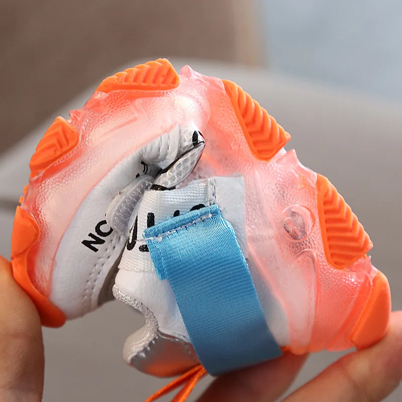 Детские кроссовки со светодиодной подсветкой для мальчиков легкие бега дышащие