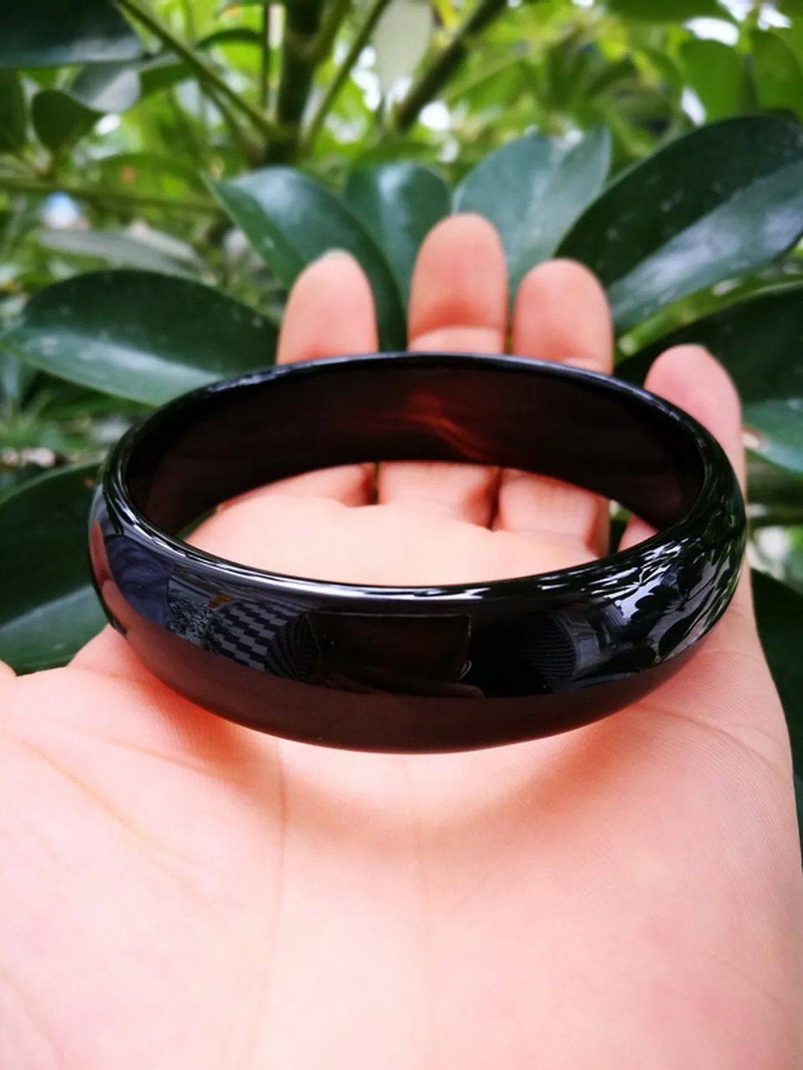 Браслет из натурального черного агата и нефрита внутренний размер 60 мм |