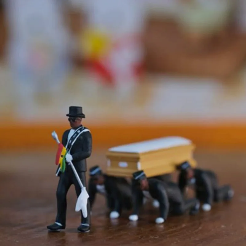 

2020 New Ghana Dancing pallbearer Black man carrying coffin Action Figure Toys professional team coffin Dance Decoration Toy