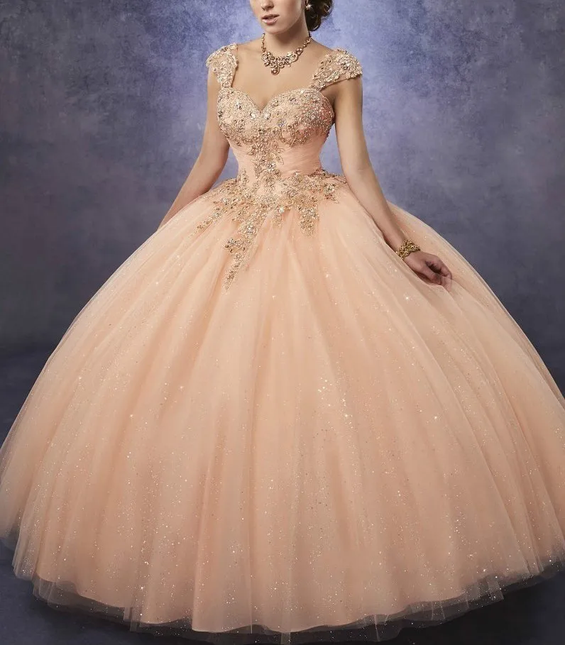 

2020 Sparkling Tulle Quinceanera Dresses Ball Gown Sweetheart Neck Line Ruched Bodice With Lace And Beads Detachable Straps