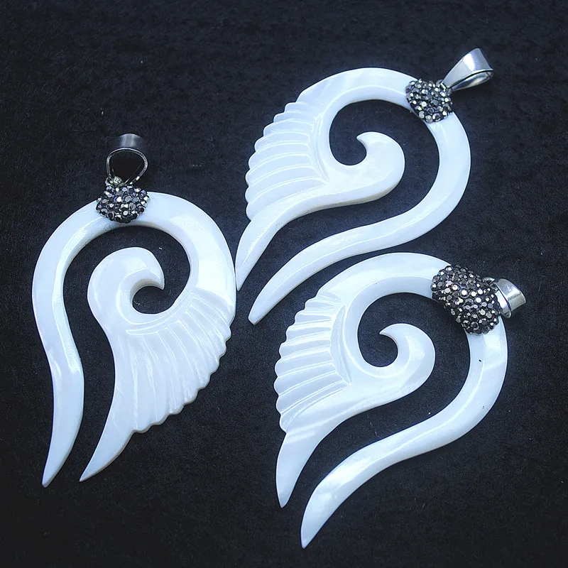 

Saltwater shell pendatns sea shell pendants with silver clasp black lips yellow lips size 35x50mm women earring drops new beads