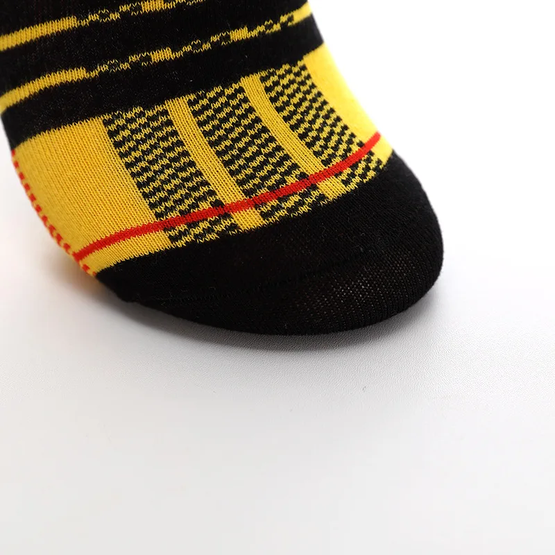 

2020 Trendy Hip Hop Socks Men's Ins Boom DHL Novelty Skateboard Socks Black White Harajuku Fun Sokum